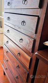 Cassettiera in arte povera.