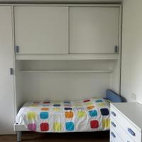 Mobile ponte e colonna da camera con cassettiera