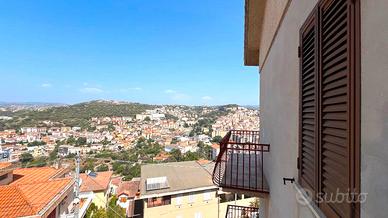 Spaziosa Abitazione con Vista sulla Città