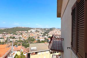 Spaziosa Abitazione con Vista sulla Città