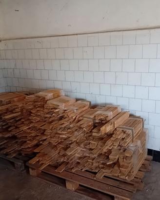 Parquet in ulivo antico da tavole recuperate.