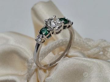 ANELLO ORO BIANCO SMERALDI E DIAMANTI