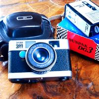 macchina fotografica pellicola e flash