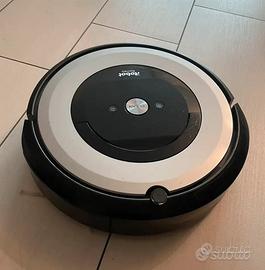 ROBOT ASPIRAPOLVERE ROOMBA.