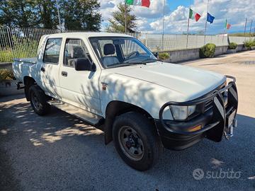 Toyota Hilux 2.4 D 4WD Extracab DC Pick-up