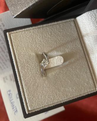 Anello Solitario Castelvecchio Firenze – Oro 18k e