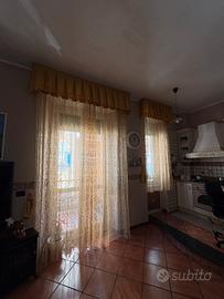 Tende ricamate color oro