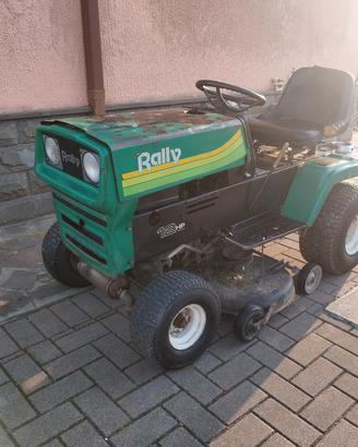 trattorino taglia erba 