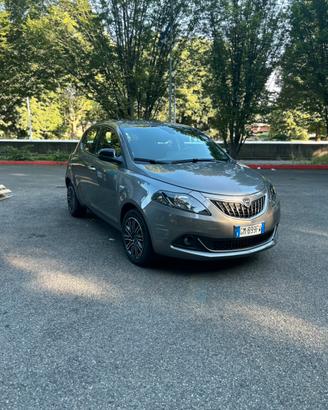 Ypsilon Gold 2023 Neopatentati 62000km