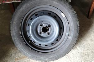 Pneumatici invernali Falken Eurowinter 175/65R15 