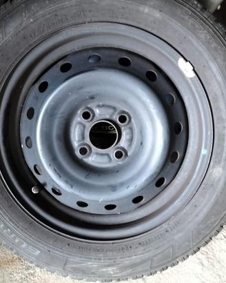 Pneumatici invernali Falken Eurowinter 175/65R15 
