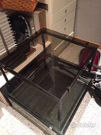 Tavolino basso in acciaio e cristallo fumè