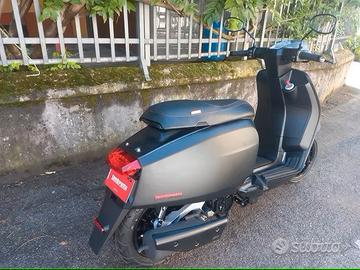 NUOVA Lambretta V 200 Special NERA OPACA