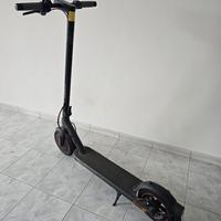 XIAOMI ELECTRIC SCOOTER 4 PRO  MONOPATTINO