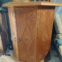 mobili con intaglio raffinato artigianato sardo