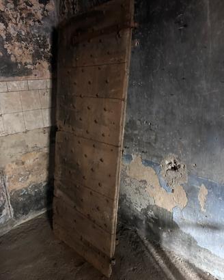 Porta in legno massello da recuperare