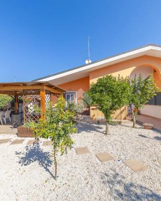 PORZIONE DI QUADRIFAMILIARE A ROMA