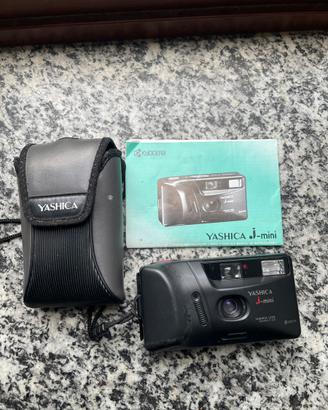 Fotocamera compatta analogica yashica j-mini nera