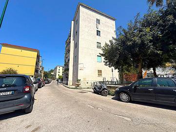 3 LOCALI A NAPOLI