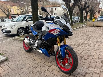 BMW XR 900 F