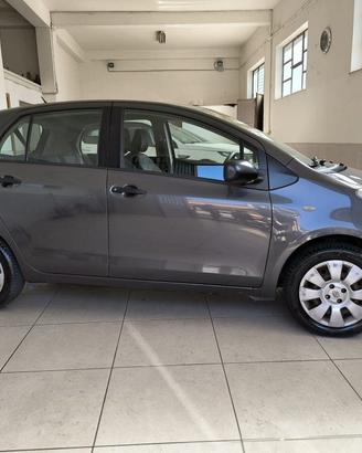 TOYOTA Yaris 1.0 5 porte Now