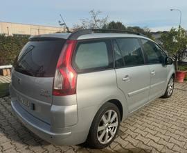 Una Citroen C4 gran Picasso Bi energy Mitano