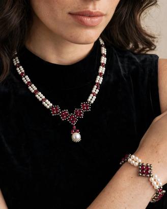 Parure elegante con cristalli rosse e perline