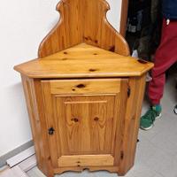 comodino angolare in pino