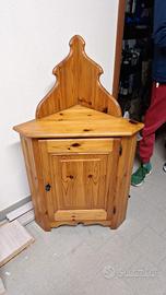 comodino angolare in pino