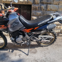 Honda Dominator 650 1999 con molti pezzi