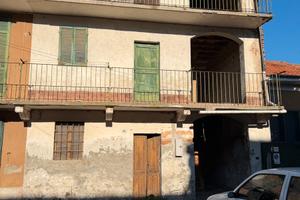 Casa di corte di 3 piani con box