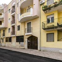 Trivano moderno con verande e posto auto