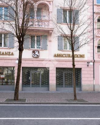NEGOZIO A TIRANO