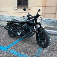 Moto Guzzi V7 Stone III - Incluso passaggio