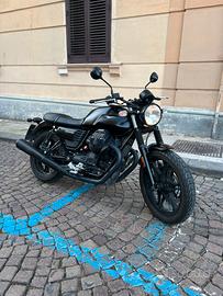 Moto Guzzi V7 Stone III - Incluso passaggio