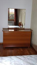 Comò in legno noce con specchio