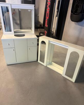 Mobiletto bagno e due specchiere