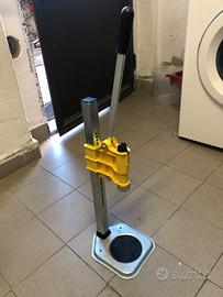 Tappatore a colonna per bottiglie 