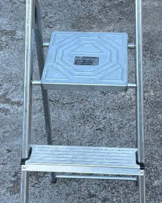 Scala a 5 gradini