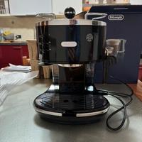 Macchina caffè espresso e cappuccinoDeLonghi
