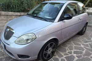 lancia Ypsilon 1.2 benzina.