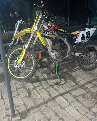 Venndo suzuki rmz 250 del 2010.    Come nuova