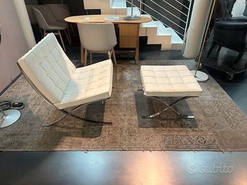 Poltrona con pouf Barcellona Knoll