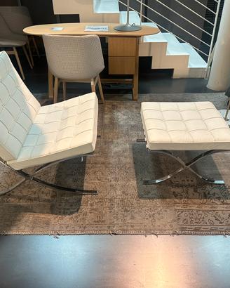 Poltrona con pouf Barcellona Knoll