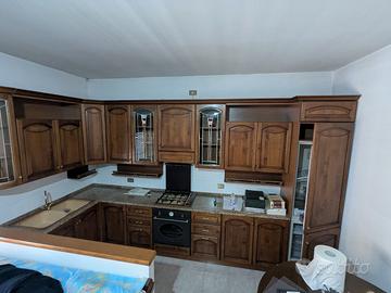 Cucina in legno - completa