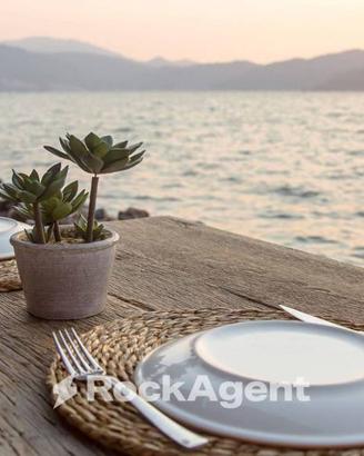 RISTORANTE PIZZERIA CON PISCINA E SPIAGGIA PRIVATA