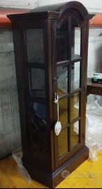 Vetrina cristalliera in legno particolare 