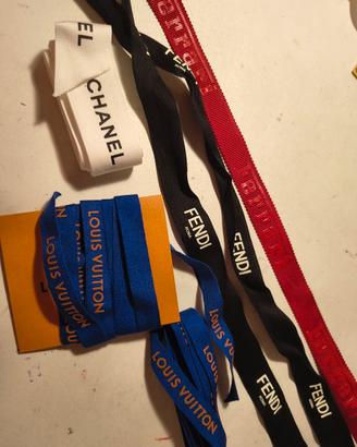 Nastri di Chanel , Luis Vuitton, Fendi e Ferrari 