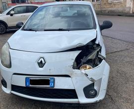 Renault Twingo sinistrata