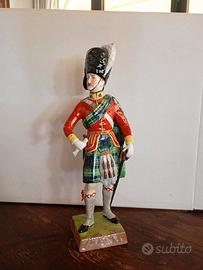 Statuina in ceramica  72° Seaforth Highlander